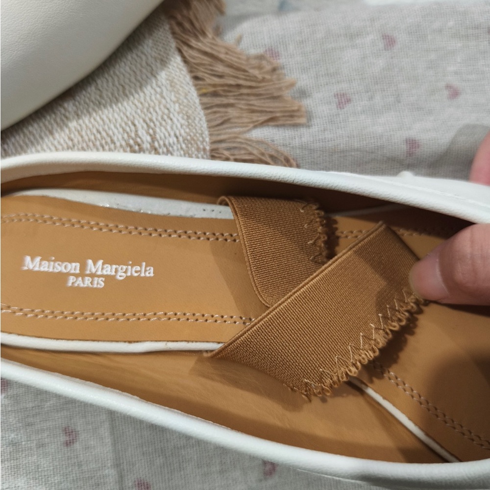 Maison Martin Margiela Cream Leather Ballet Flats with Tan Strap - Picture 6 of 13